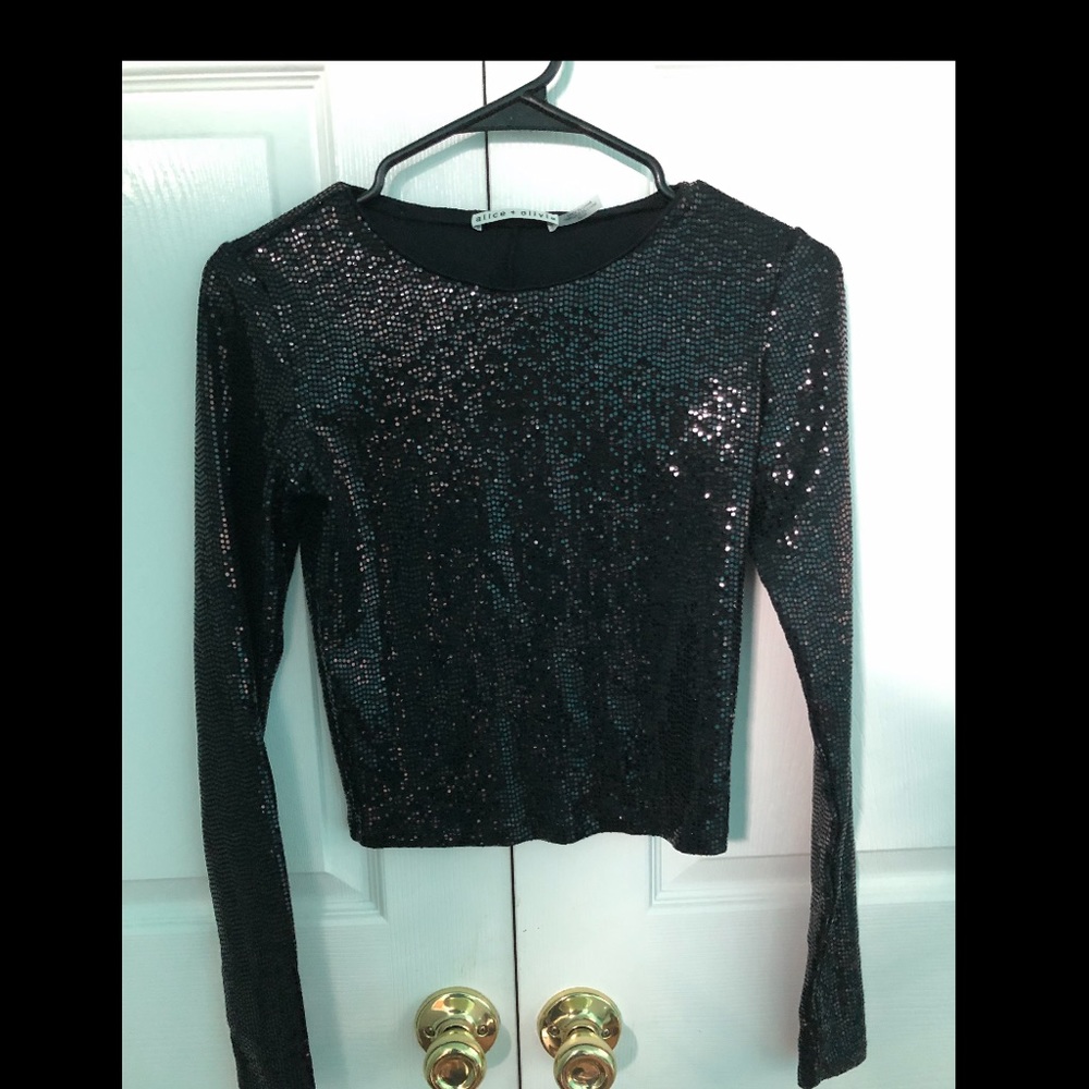 Alice + Olivia
Delaina Crew Neck Crop Top - Picture 2 of 4
